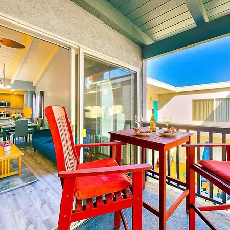 Balboa Peninsula Hidden Gem With Private Balcony & Stunning Views Villa